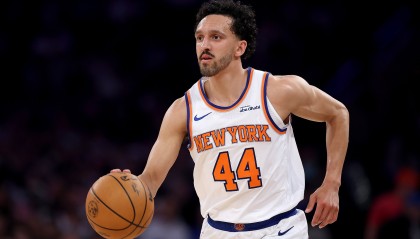 开云体育登录入口-残暴！尼克斯16记三分射穿篮网 最终狂胜54分