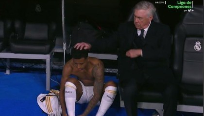 真会说！安帅自我调侃：半场时应该把教练换下去